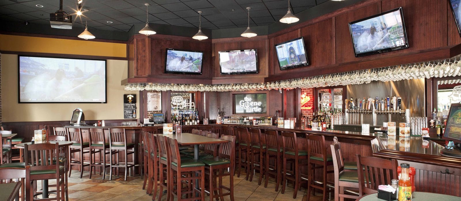 Greene Turtle Sports Bar and Grille Bar